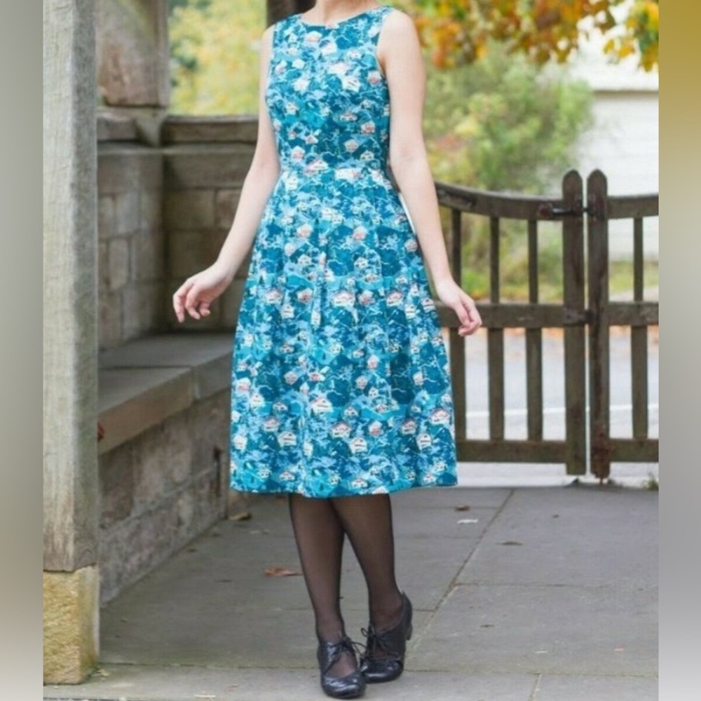 Emily Fin Swiss Chalet Festive Season Claudia Dress Size Small
